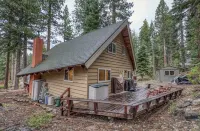 Modern Dog Friendly A-Frame walking distance to Lake.