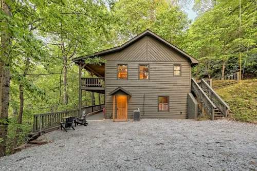 Modern Cabin with Great Views Close to Downtown Clayton