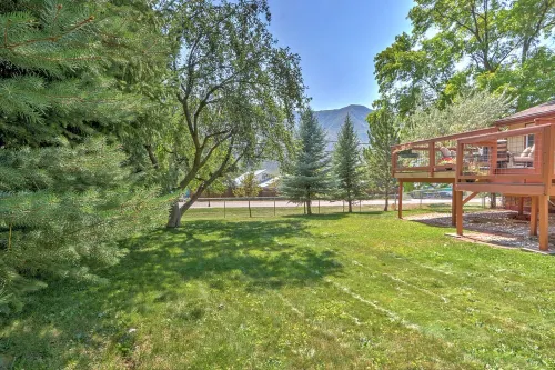 Cozy Mountain Home w/ NEW Hot Tub, Firepit & Deck w/ Views, 5 Mi. 2 Pools!