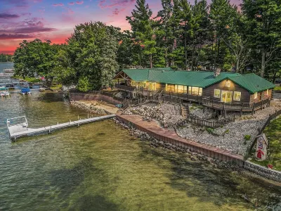 Lakefront, Indoor Pool+Hot Tub,  Sandy Beach+Dock+Kayak, Gameroom+Firepit