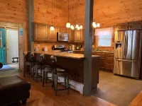 Pinewood Lodge | Cozy Pet-Friendly Log Cabin 5 min to Mt Sunapee