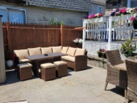 Cottage 200ft From Beach and Boardwalk ! โรงแรมในHampton Beach