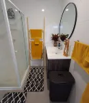 High Set 1 bedroom apartment with views central Atherton