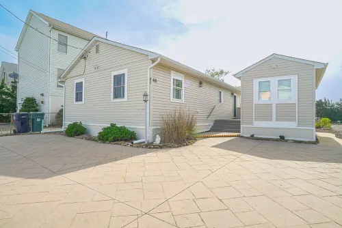 Waterfront 4/2 House w/Boat Dock & Cottage. Bring Your Boat!