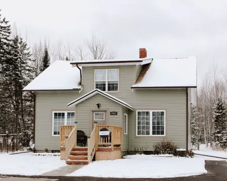 The Hermantown Hangout Отели в г. Хермантаун