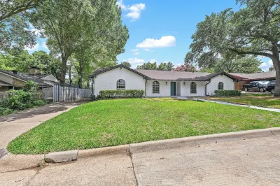 Spacious 5-bedroom w/Pool, in Grand Prairie near AT&T Stadium Overflow Church 주변 호텔