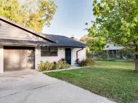 Newly renovated 2 Bed, 2bath home with private fenced in backyard. 올랜도중심가 호텔