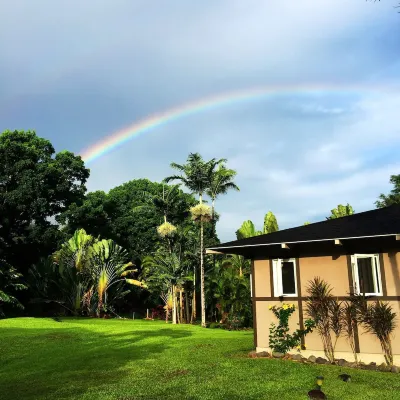 Special quiet, romantic, cozy home in a special place, Heavenly Hana. Lucky you!