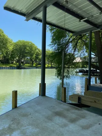 River Front!  We Have Water! Summer Fun.  Family Friendly.