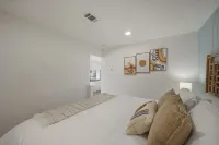 Cozy Condo minutes 5 minutes to the beach! Dedicated workspace with waterview Hotels near Adventure Marina