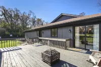 Newly Remodeled - Large Cedar CabinClose to Lake and Sking