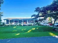 Waterfront Beauty! Incredible Sunsets, Exotic Birds and Gorgeous Water Views!