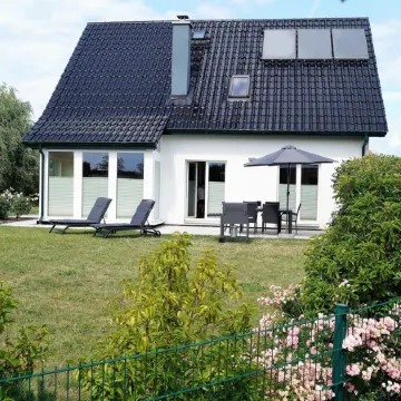 Modern, spacious vacation home - natural beach, space & tranquillity, fireplace