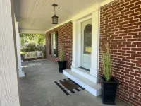 Down on the CornerIn the heart of Flora with great outside space!