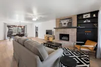 GameRoom, Trail access seconds away, cozy!