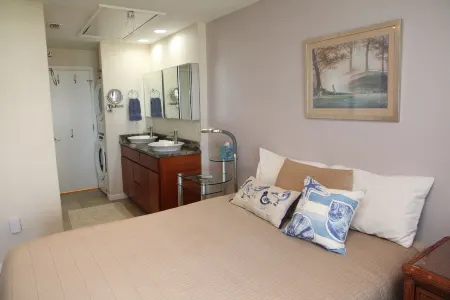 Tradewinds Condominium Top Floor - Ocean View Condo #113
