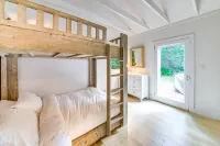 Oasis heaven close to everything you need! Hotels in Springs