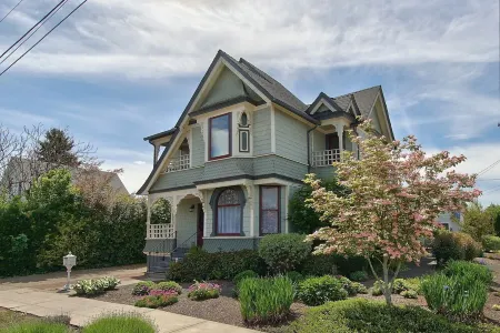 HISTORICAL VICTORIAN, BEAUTIFULLY RESTORED