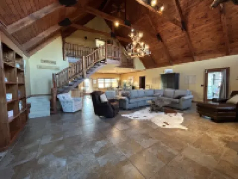 Fabulous Lakeview home with stone fireplace located in Springville / Buchanan