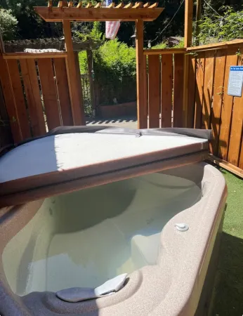 Quaint Cabin in the Santa Cruz Mountains