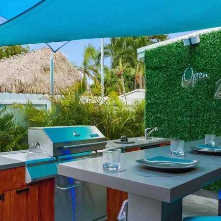 ★NEW★ Double King Modern Villa. Hot Tub/Bar.