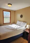 Lakefront Bungalow w beach, kayaks & dock