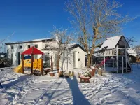 Chalet in the orchard and play garden Hotels in Keidelheim