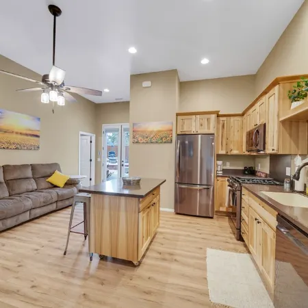 Cozy 1-bedroom apartment in charming Flagstaff with Hot Tub, Wi-Fi and AC.