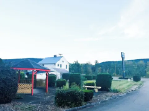 Countryside home w/ rustic feel in charming Corning