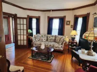Bishop & DeSanto Family Inn, Sleeps 8