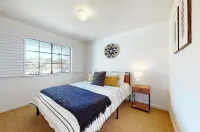 Heart of Wine Country, Cute Cottage w/Hot Tub Hotels in Windsor