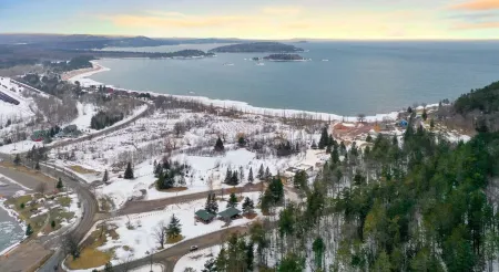 Take In MQT - Convenient Main Apt, Walking Range!