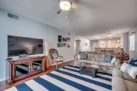 Cozy/Clean Ground Floor Surfside Beach Condo 1 Block walk to Beach Pet Friendly