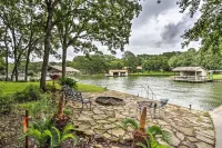 Cedar Creek Lake House - Two Docks, Boat Slips, Swimming, Fishing, Games & More Hotels in Star Harbor