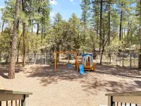 Green Elk Retreat Cabin, Cozy Cabin - large side yard with wildlife Hotels in Pine