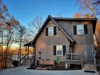 Bunk/Game Room, Near Lake, Pet Friendly, Firepit, FUN! 브로드 리버 트레일 킴벨 크릭 트레일헤드 주변 호텔