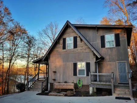Bunk/Game Room, Near Lake, Pet Friendly, Firepit, FUN!
