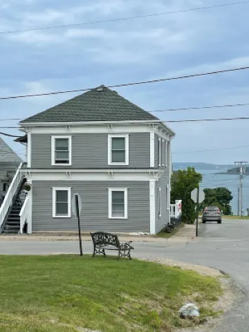 Coastal Gem historic Eastport Water Street walk to shops, restaurants, galleries