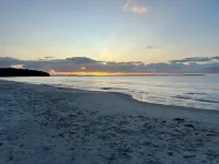 Family friendly holiday home Holiday Haven Huskisson Beach附近的飯店