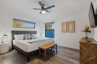Catalina Foothills, Modern, Heated Pool, Spa, Views, Sleeps 16