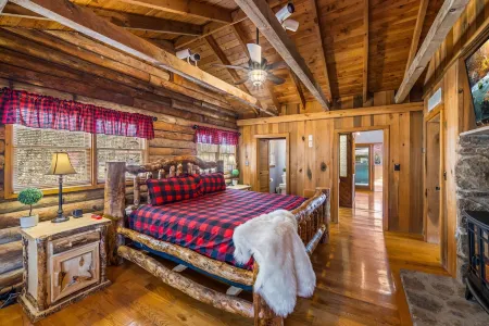 Log Cabin, Utk/Neyland, Smokies, 16Acres, FP, HotTub, Sauna, Fishing, Golf, Pets