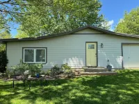 Quiet studio apartment in the heart of Black Mountain. Perfect for getaways!