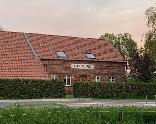 Gulfhof vacation apartment "Langeoog" with a view of the nature reserve Hotels in Ihlow
