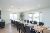 Iconic Lakeviews, 7bd/6bth w/pool, spa, firepit, near marina