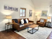 This House Got RIZZ - Recently Renovated Lake Thompson Canal Home