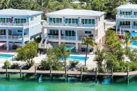 Brand new 5bed/6Bth pool w/76 ft of Dockage- 2 Homes Next Door Available as well