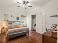 Designer Home in the Heart of Historic Dripping Springs-The Murray House Hotels in Dripping Springs