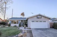 Charming 3 Bedroom Home in Campbell Minutes from Downtown in Quiet Neighborhood Hotels near Marijane Hamann Park