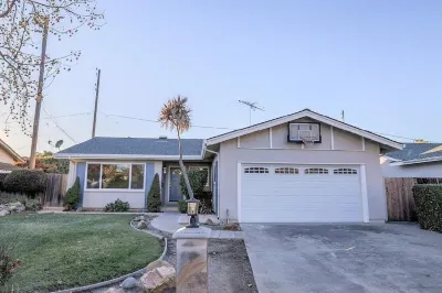 Charming 3 Bedroom Home in Campbell Minutes from Downtown in Quiet Neighborhood