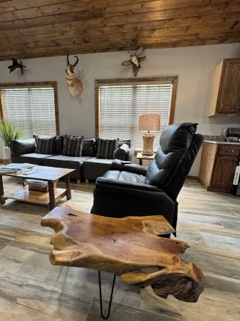 Charming 3-bedroom house with WiFi, AC in nice Sardis